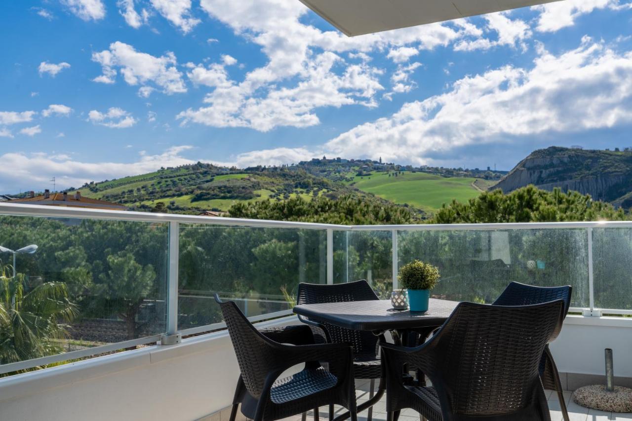 Residenze Roscioli Aparthotel Roseto Degli Abruzzi Exterior photo