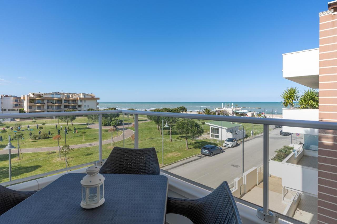 Residenze Roscioli Aparthotel Roseto Degli Abruzzi Exterior photo
