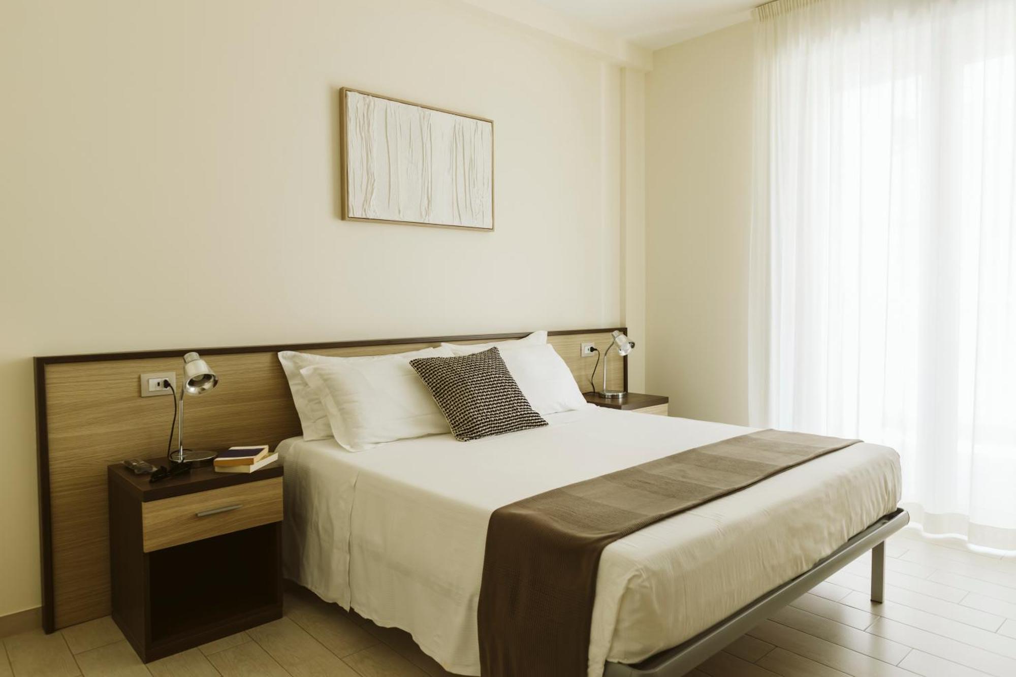 Residenze Roscioli Aparthotel Roseto Degli Abruzzi Exterior photo