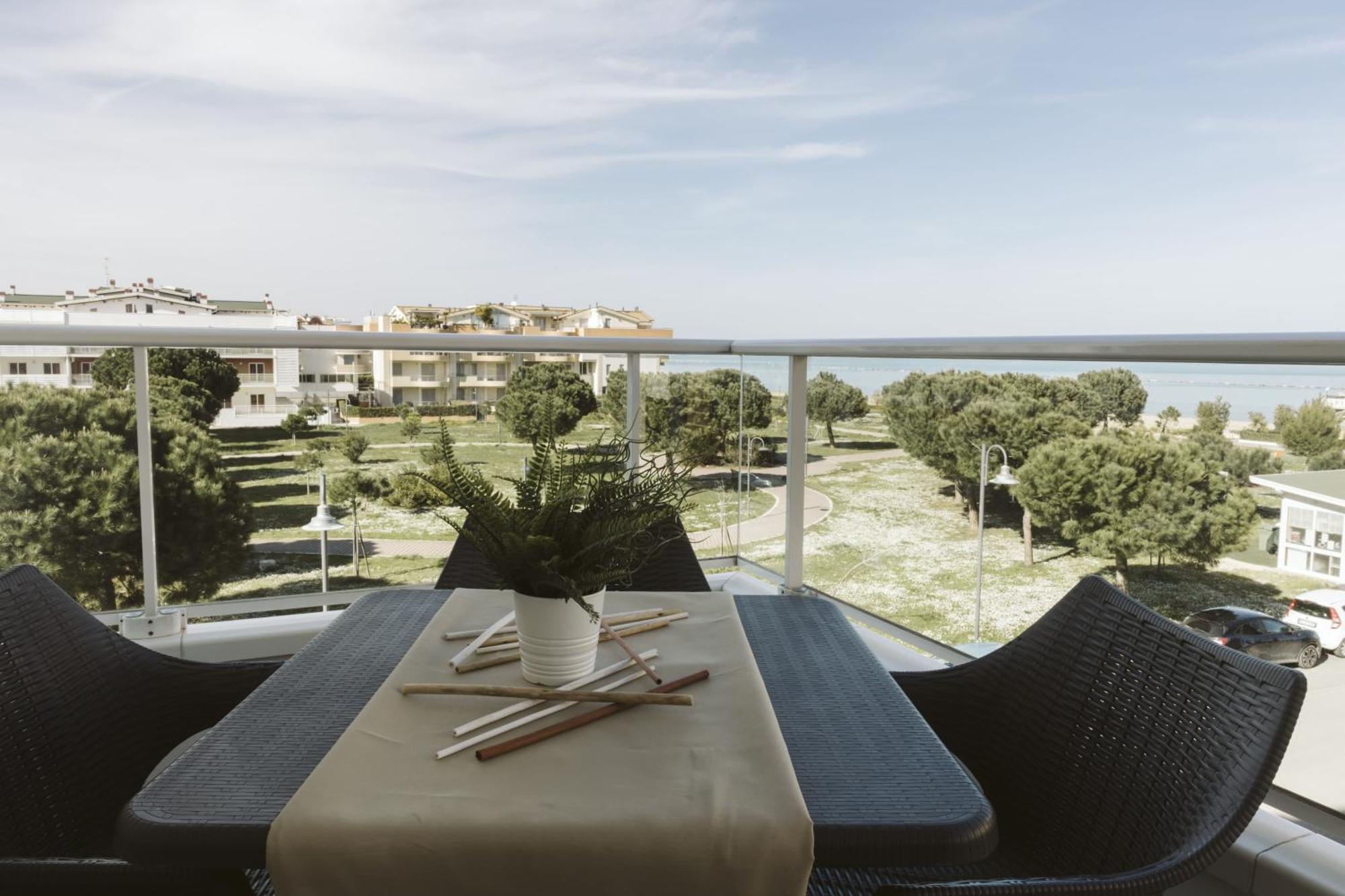 Residenze Roscioli Aparthotel Roseto Degli Abruzzi Exterior photo