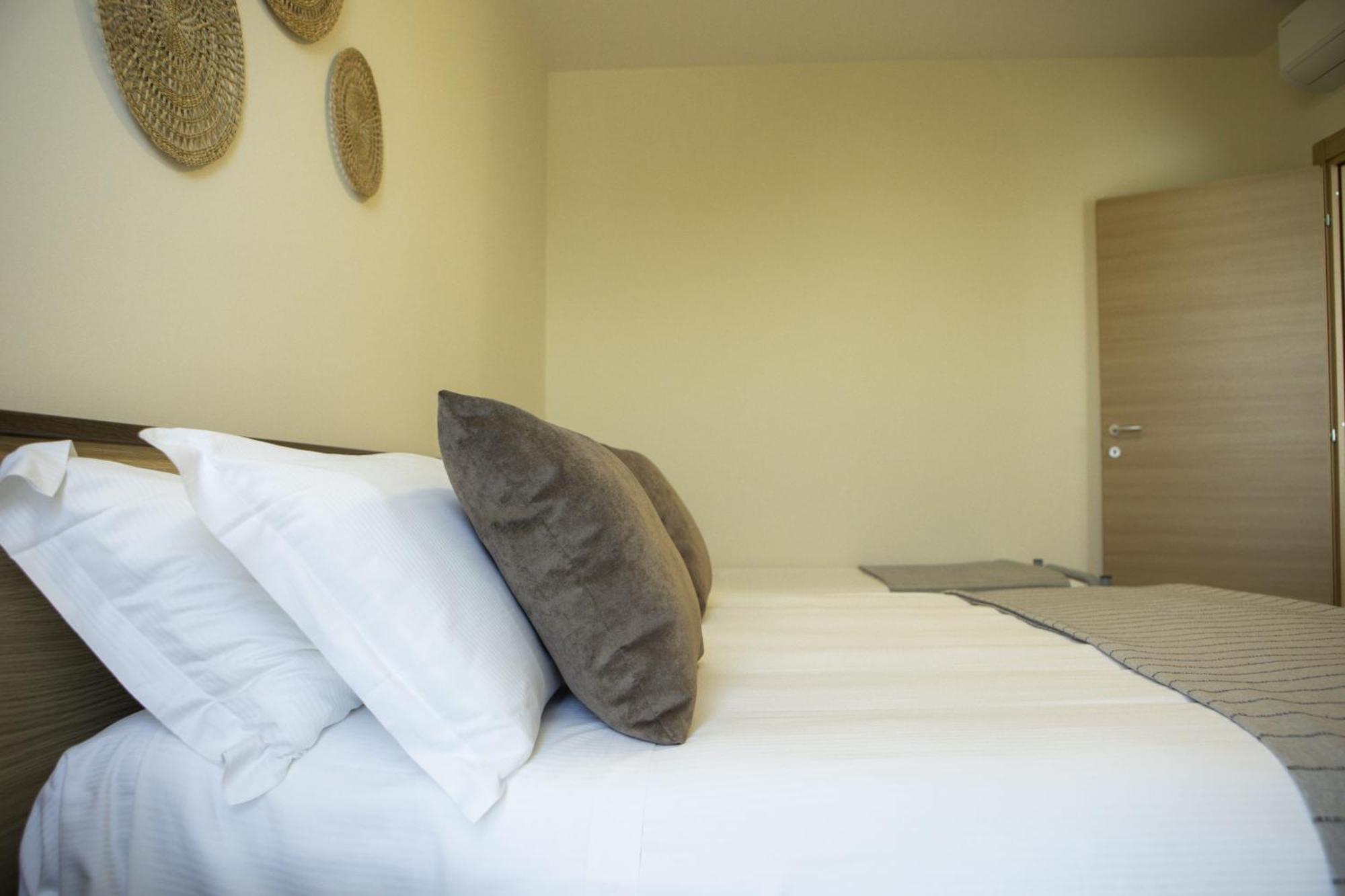 Residenze Roscioli Aparthotel Roseto Degli Abruzzi Exterior photo