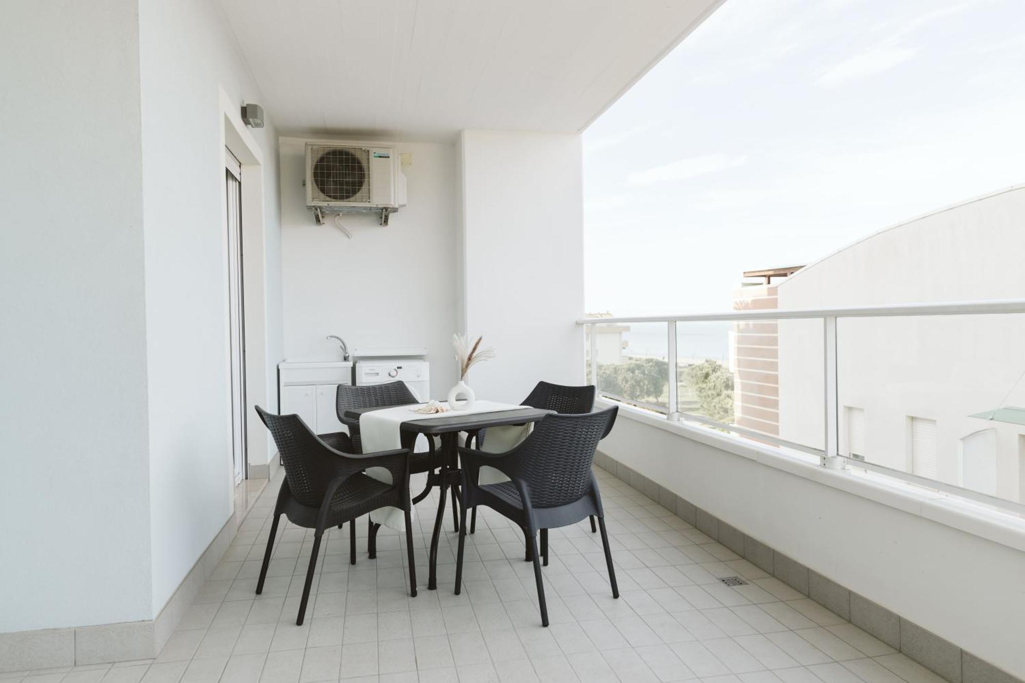 Residenze Roscioli Aparthotel Roseto Degli Abruzzi Exterior photo
